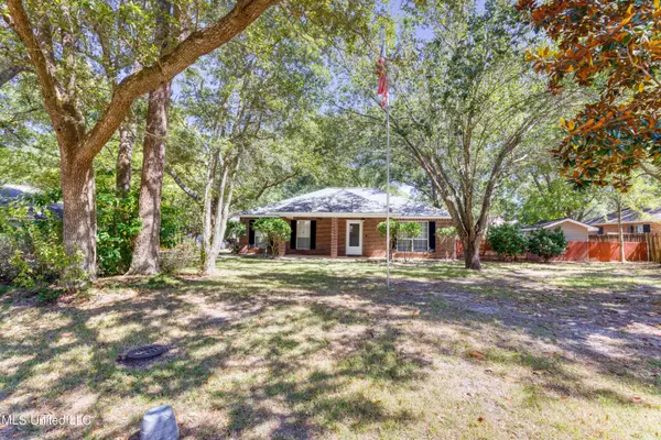 1500 Porpoise Street, Ocean Springs, MS 39564