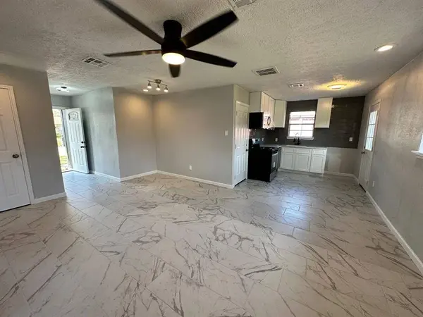 4823 Scott Reef DR, Bacliff, TX 77518