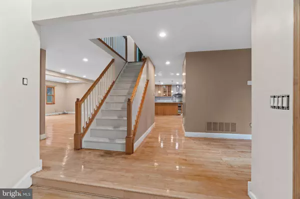 6 HENLEY LN, Voorhees, NJ 08043