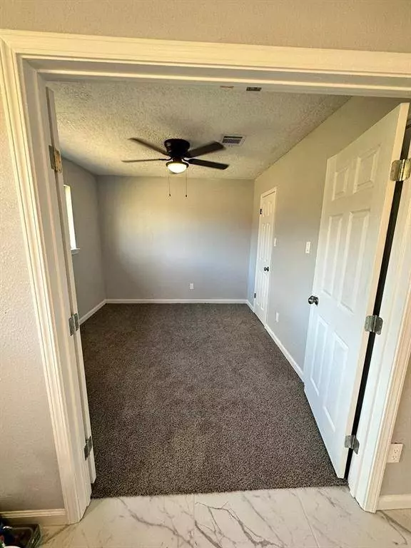 4823 Scott Reef DR, Bacliff, TX 77518