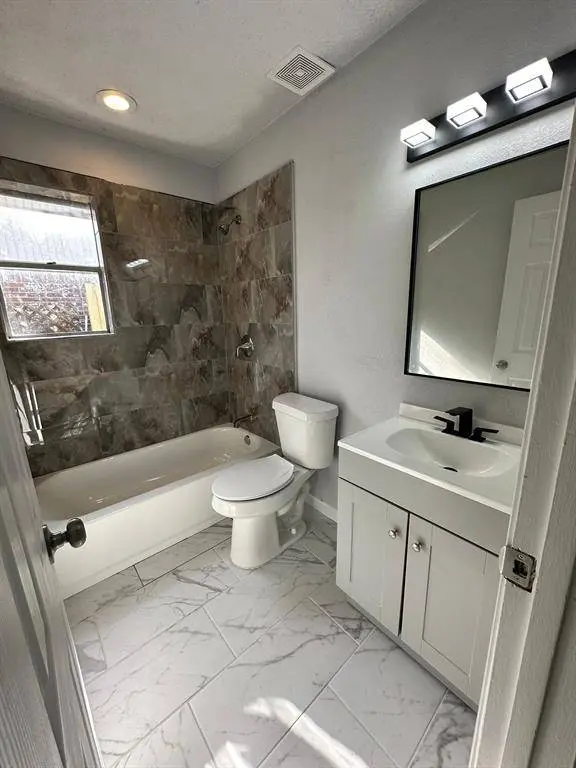 4823 Scott Reef DR, Bacliff, TX 77518