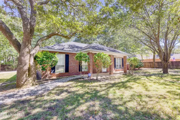 1500 Porpoise Street, Ocean Springs, MS 39564