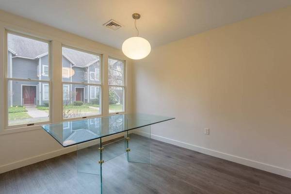 35 Amity Pl #35, Amherst, MA 01002