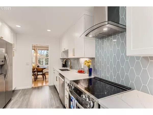 17023 SW VERSAILLES LN, Portland, OR 97224