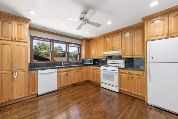 1044 S Highland Avenue, Arlington Heights, IL 60005