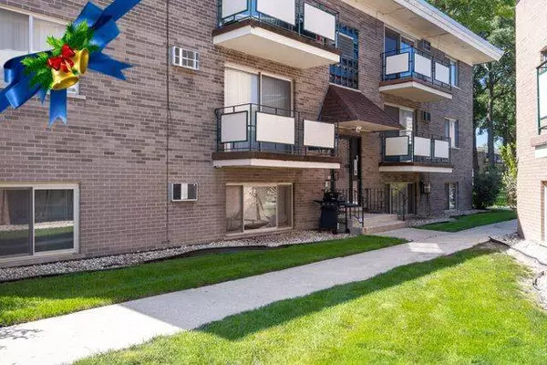 7404 W 111th Street #206, Worth, IL 60482