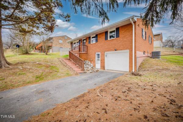 1047 Cold Comfort RD, Church Hill, TN 37642