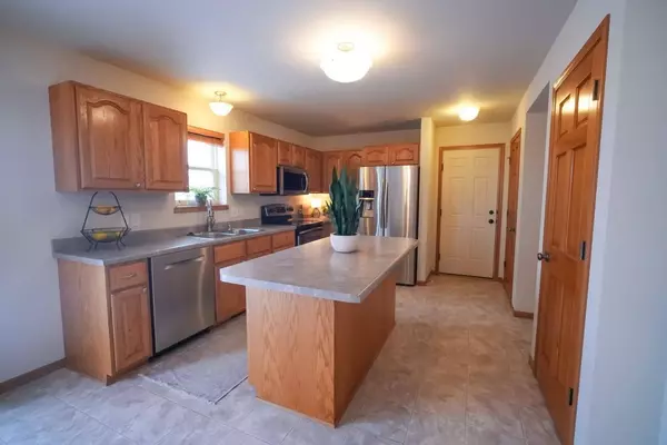 6132 Canyon Parkway, Mcfarland, WI 53558