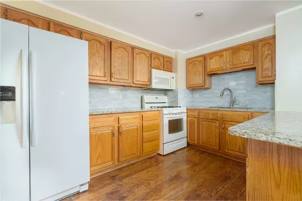 7404 W 111th Street #206, Worth, IL 60482