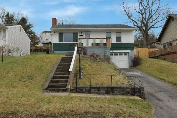 325 Center Ave, Oakdale, PA 15071