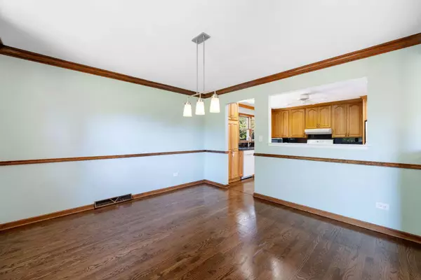 1044 S Highland Avenue, Arlington Heights, IL 60005