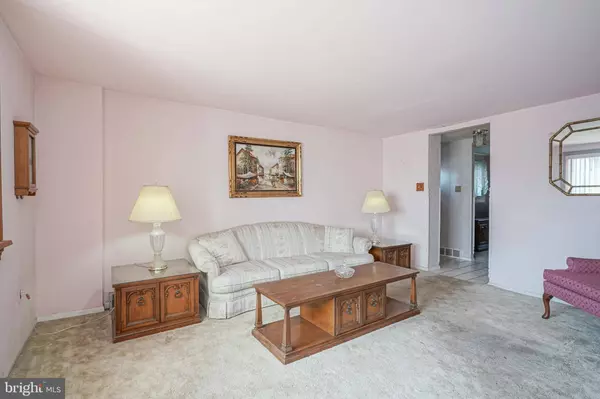 2875 WALNUT HILL ST, Philadelphia, PA 19152