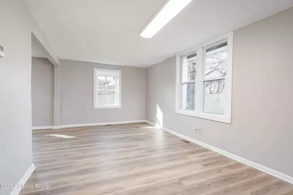 4040 Payne Koehler Rd, New Albany, IN 47150