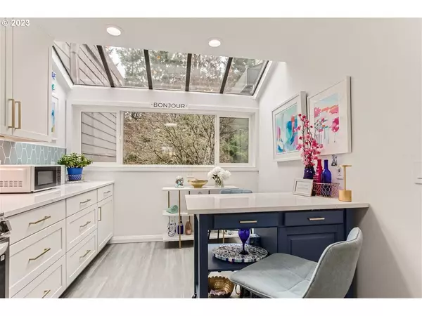 17023 SW VERSAILLES LN, Portland, OR 97224