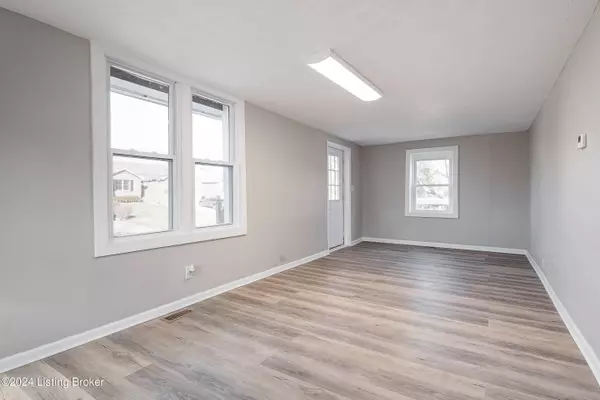 4040 Payne Koehler Rd, New Albany, IN 47150