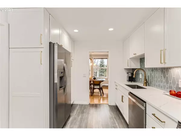 17023 SW VERSAILLES LN, Portland, OR 97224