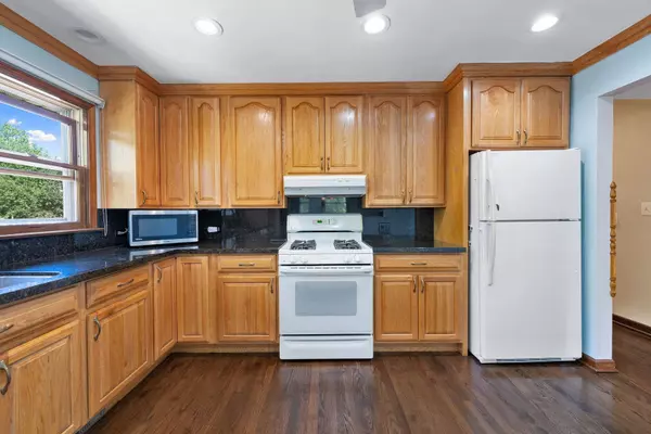 1044 S Highland Avenue, Arlington Heights, IL 60005