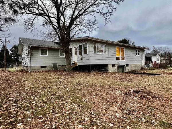 8 Redwood TER, Essex Junction, VT 05452