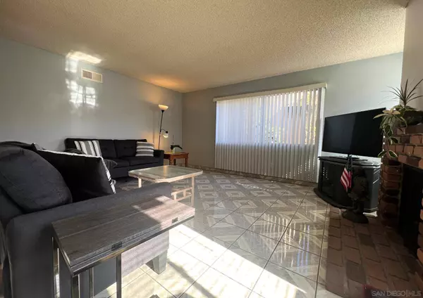 8516 Lake Bluffs Cir, Spring Valley, CA 91977