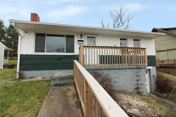 325 Center Ave, Oakdale, PA 15071