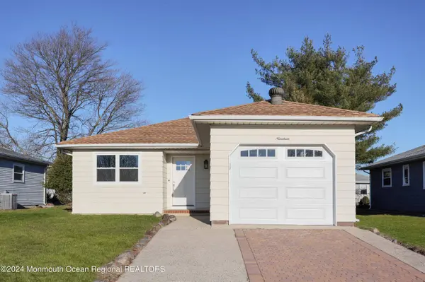 19 Vera Cruz Court, Toms River, NJ 08757