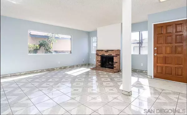 8516 Lake Bluffs Cir, Spring Valley, CA 91977