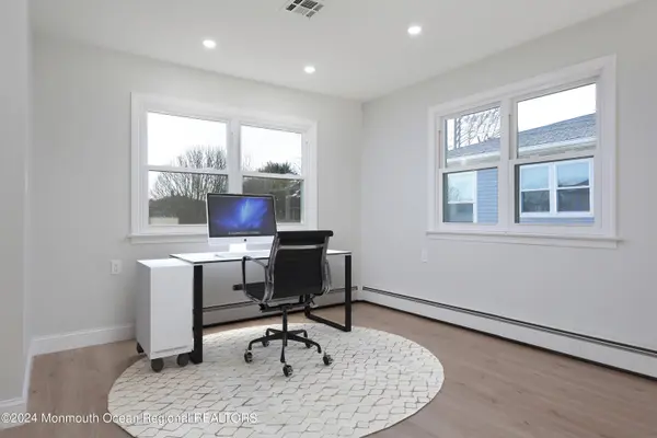 19 Vera Cruz Court, Toms River, NJ 08757