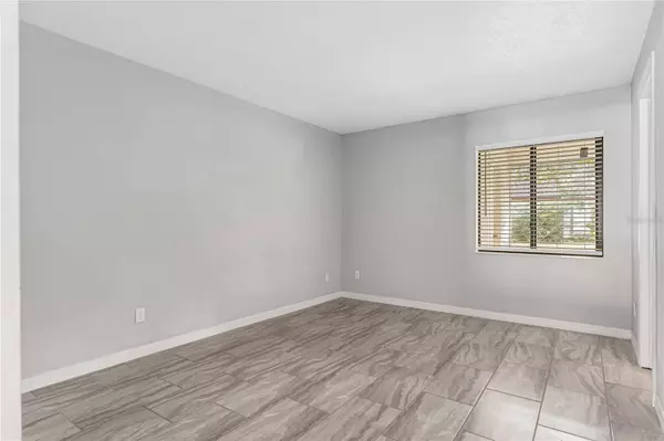 9942 BURL WAY, Orlando, FL 32817