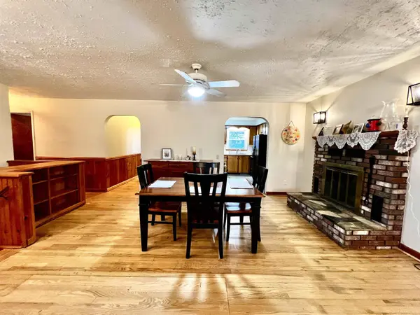 8 Redwood TER, Essex Junction, VT 05452