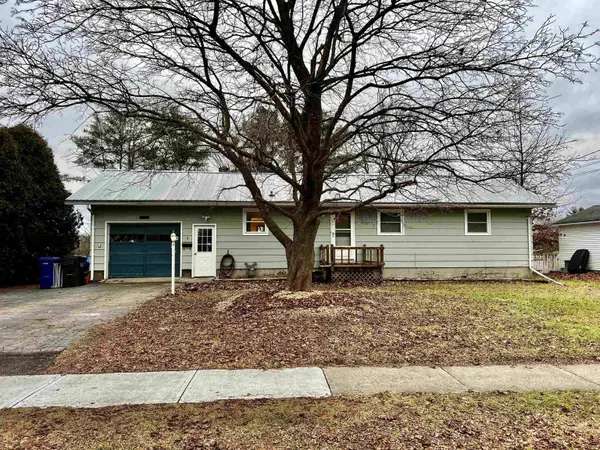 8 Redwood TER, Essex Junction, VT 05452