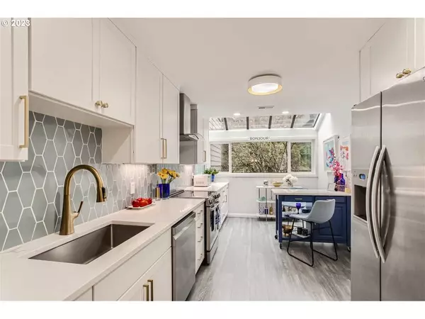 17023 SW VERSAILLES LN, Portland, OR 97224