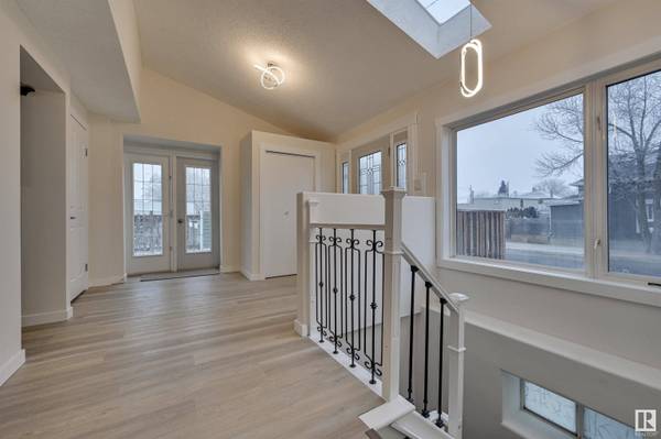 10502 100 AV, Morinville, AB T8R 1A4