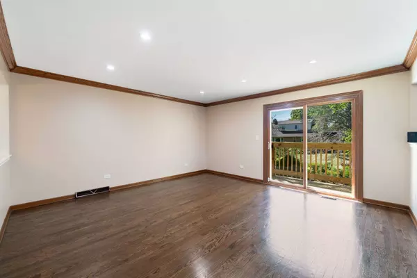 1044 S Highland Avenue, Arlington Heights, IL 60005