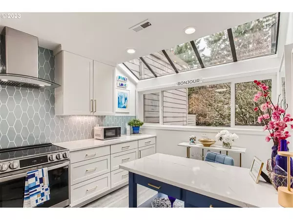 17023 SW VERSAILLES LN, Portland, OR 97224