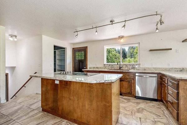 6270 Neill Rd, Grants Pass, OR 97527