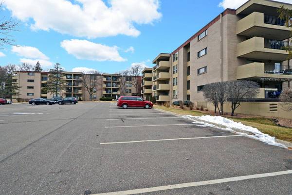 6710 Vernon AVE S #213, Edina, MN 55436