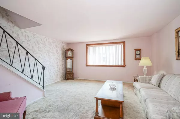 2875 WALNUT HILL ST, Philadelphia, PA 19152