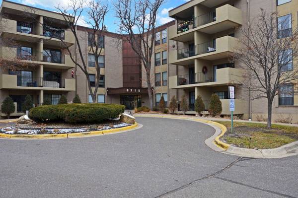 6710 Vernon AVE S #213, Edina, MN 55436