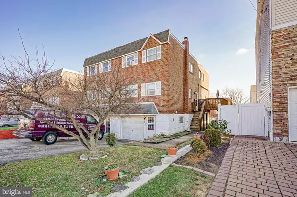 2875 WALNUT HILL ST, Philadelphia, PA 19152