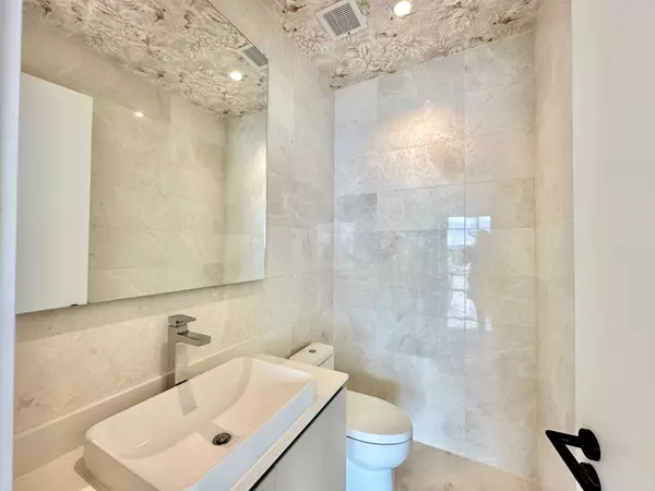 Apartment in Ocean Reef - Waterfront,