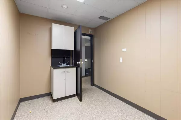 102 Memorial Drive, Denison, TX 75020