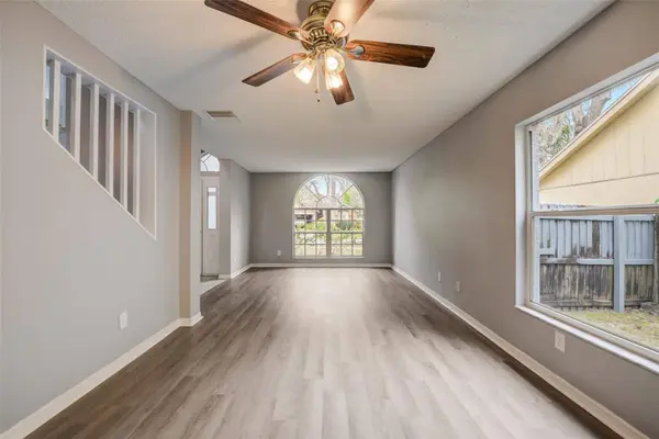 2318 KENWICK DR, Valrico, FL 33596