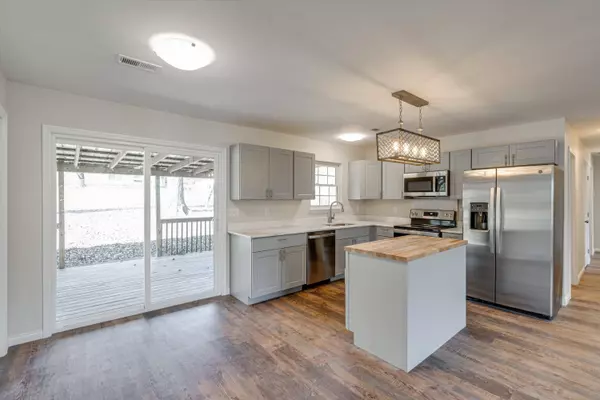 5585 Tallant Rd, Ooltewah, TN 37363