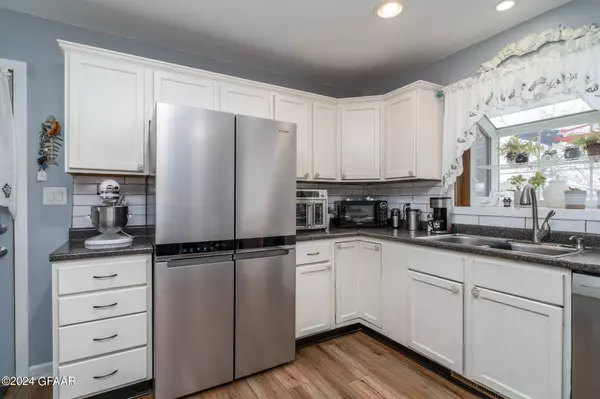 907 28TH Avenue S, Grand Forks, ND 58201