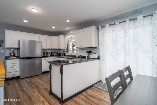 907 28TH Avenue S, Grand Forks, ND 58201