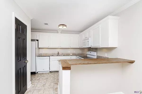 5226 SLEEPY HOLLOW DR, Baton Rouge, LA 70817