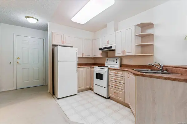 1070 Southgate St #210, Victoria, BC V8V 2Z2