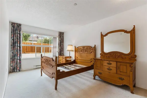 1070 Southgate St #210, Victoria, BC V8V 2Z2