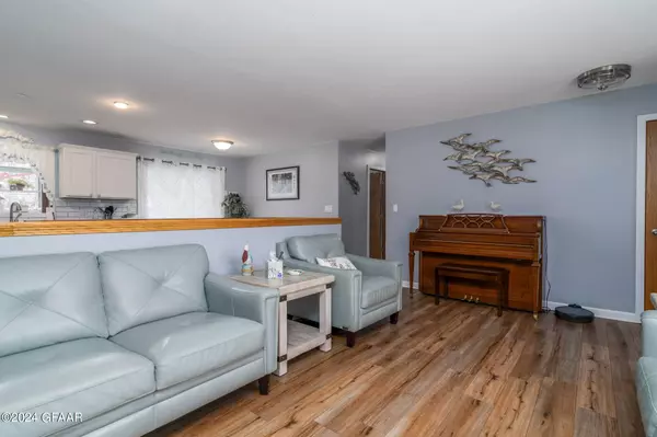 907 28TH Avenue S, Grand Forks, ND 58201