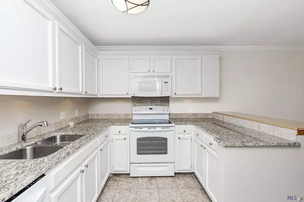 5226 SLEEPY HOLLOW DR, Baton Rouge, LA 70817